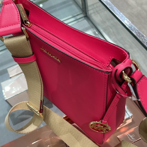 Michael Kors Jet Set Travel Small Messenger Crossbody Bag
Electric Pink 
NWT - Picture 4 of 16